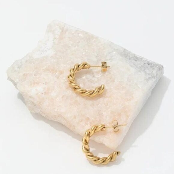 CHIC waterproof Gold Twist Hoop Earrings Lightweight Rope Hoops Gift for Her - Picture 4 of 12